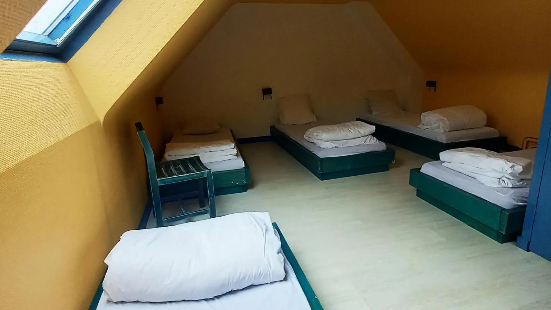 Auberge De Jeunesse Hi Сен-Бриё Хостел