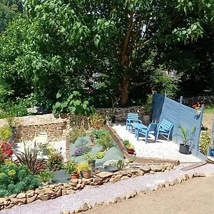 Bed and breakfast D'hote Familiale De La Maison Bleue, Lanvallay
